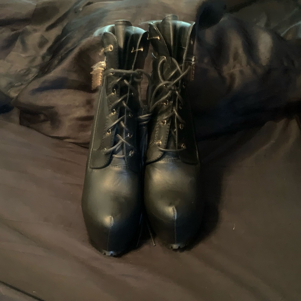 Size 7 lace up boots with 5” heel